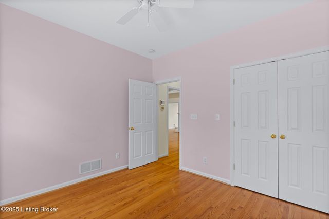 10407 Forest Garden Ln, Louisville, KY 40223