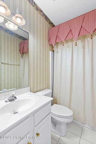 10407 Forest Garden Ln, Louisville, KY 40223