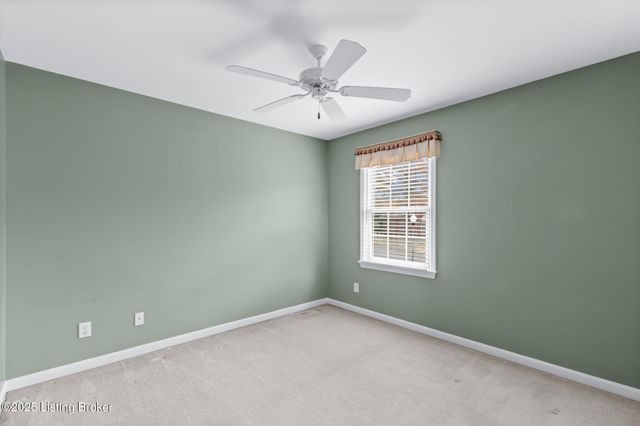 10407 Forest Garden Ln, Louisville, KY 40223