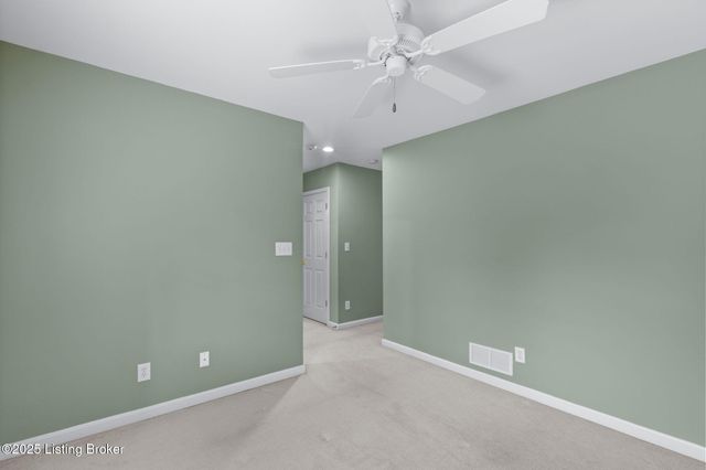 10407 Forest Garden Ln, Louisville, KY 40223