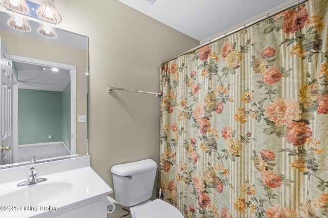 10407 Forest Garden Ln, Louisville, KY 40223