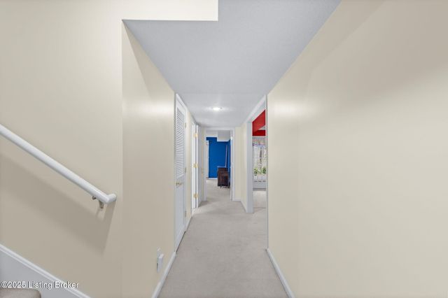 10407 Forest Garden Ln, Louisville, KY 40223