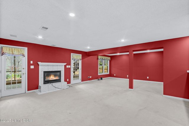 10407 Forest Garden Ln, Louisville, KY 40223