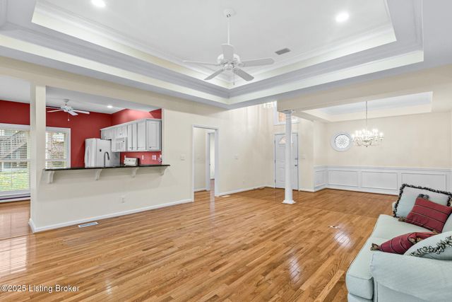 10407 Forest Garden Ln, Louisville, KY 40223