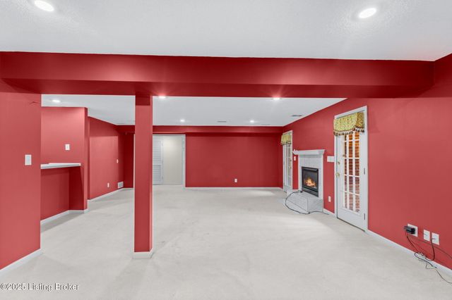 10407 Forest Garden Ln, Louisville, KY 40223