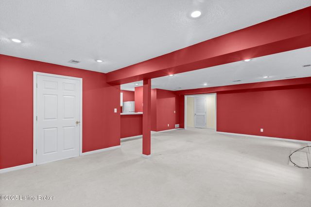 10407 Forest Garden Ln, Louisville, KY 40223