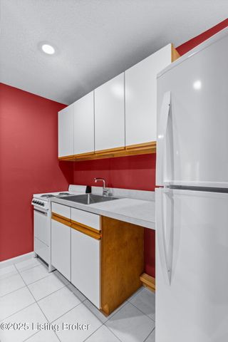 10407 Forest Garden Ln, Louisville, KY 40223