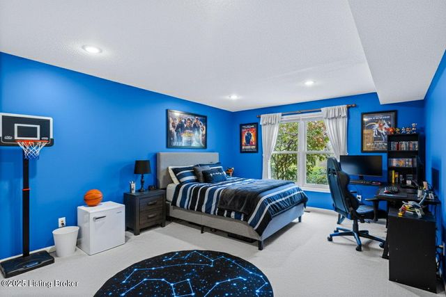 10407 Forest Garden Ln, Louisville, KY 40223