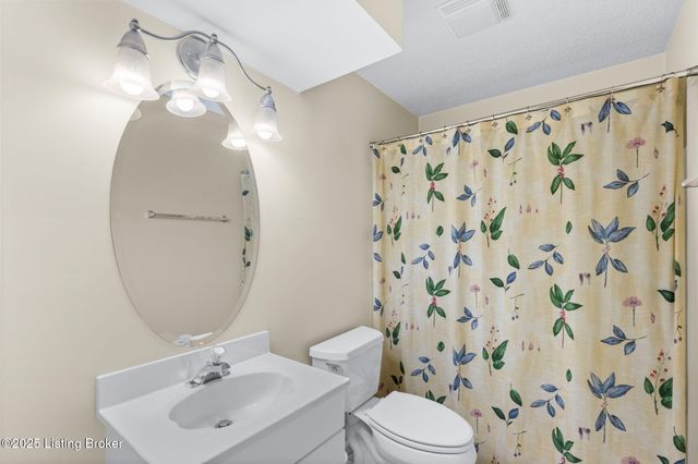 10407 Forest Garden Ln, Louisville, KY 40223