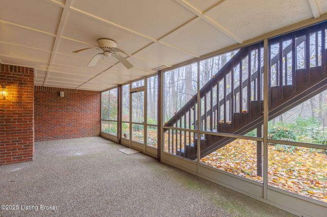 10407 Forest Garden Ln, Louisville, KY 40223