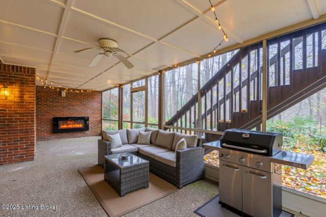 10407 Forest Garden Ln, Louisville, KY 40223