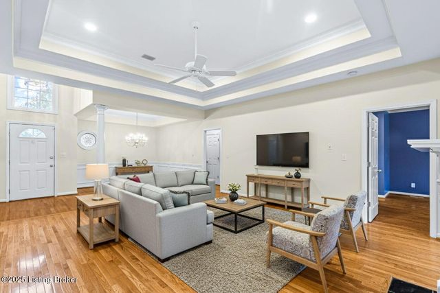 10407 Forest Garden Ln, Louisville, KY 40223