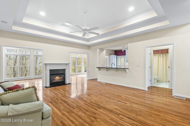 10407 Forest Garden Ln, Louisville, KY 40223