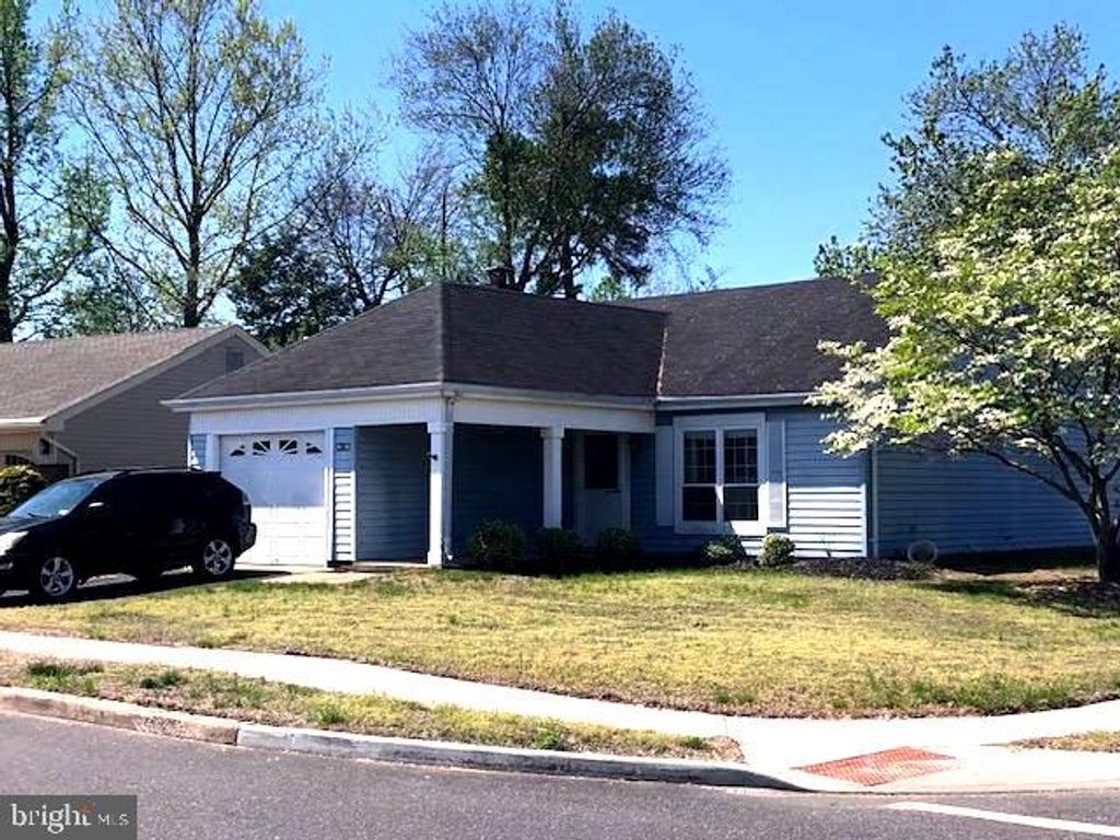 22 WINDSOR RD, Southampton, NJ 08088