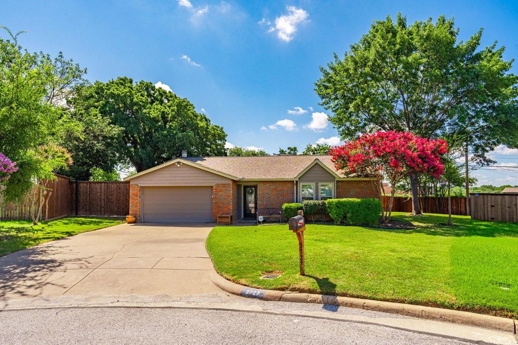 3727 French Wood Drive, Arlington, TX 76016