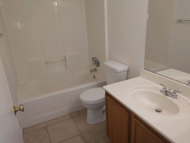 2692 S Yavapai Road Apt 3, Apache Junction, AZ 85119