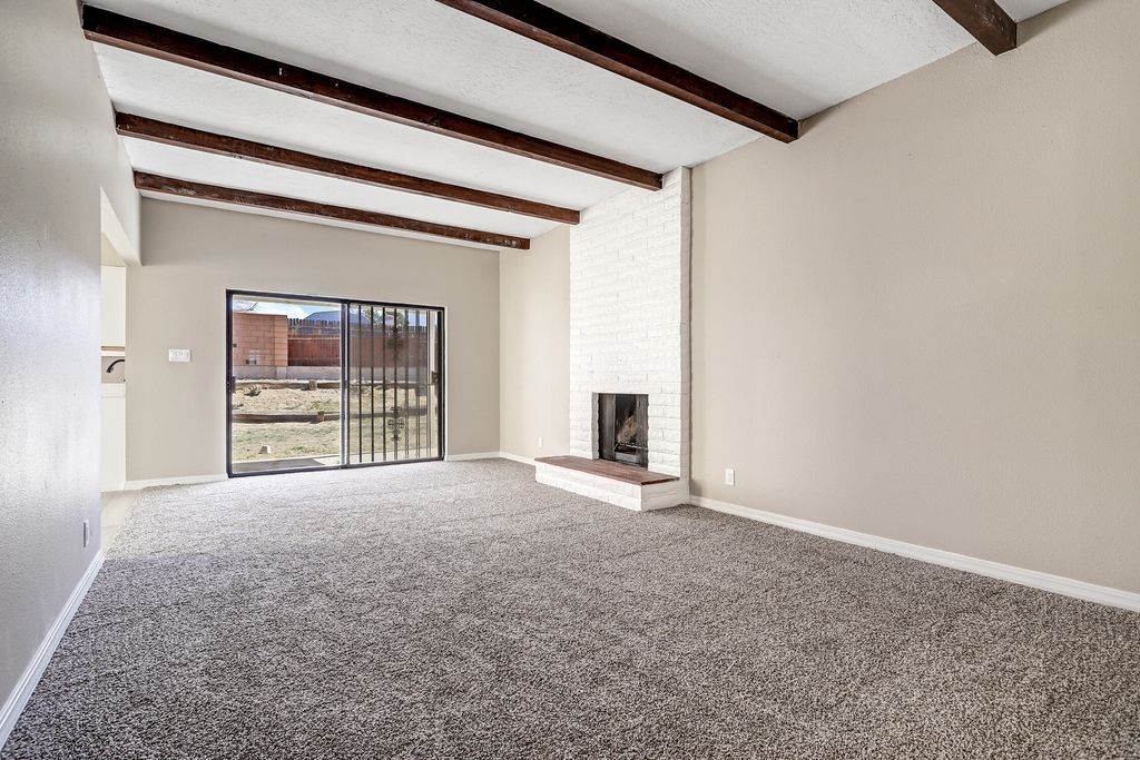 Image 10 of property listing at 3812 Lafayette Drive NE, Albuquerque, NM 87107