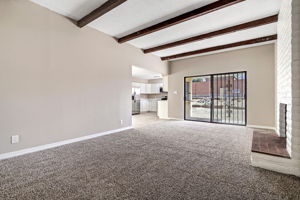 Image 11 of property listing at 3812 Lafayette Drive NE, Albuquerque, NM 87107