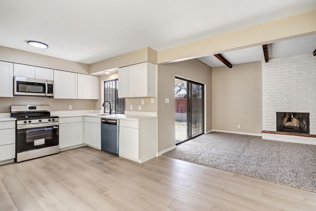 Image 13 of property listing at 3812 Lafayette Drive NE, Albuquerque, NM 87107