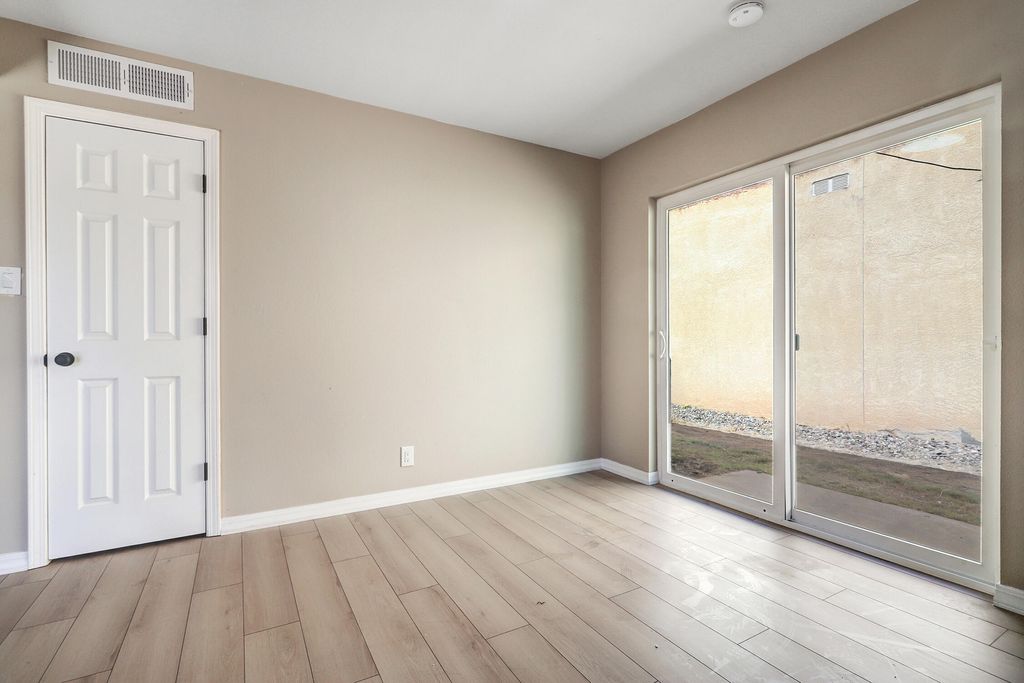 Image 15 of property listing at 3812 Lafayette Drive NE, Albuquerque, NM 87107