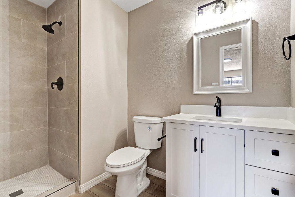 Image 20 of property listing at 3812 Lafayette Drive NE, Albuquerque, NM 87107