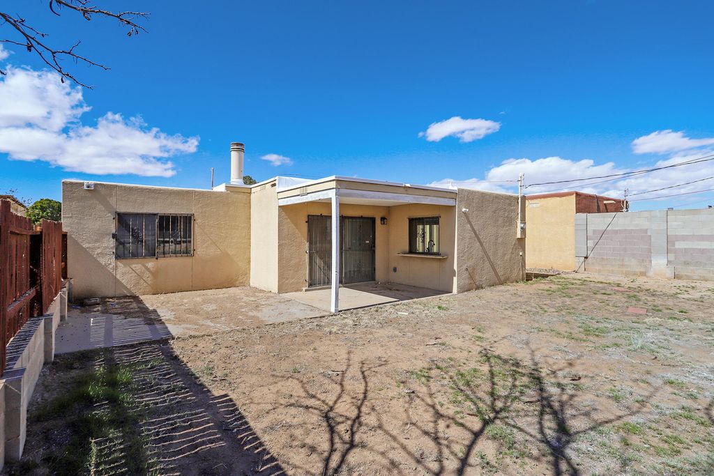 Image 23 of property listing at 3812 Lafayette Drive NE, Albuquerque, NM 87107