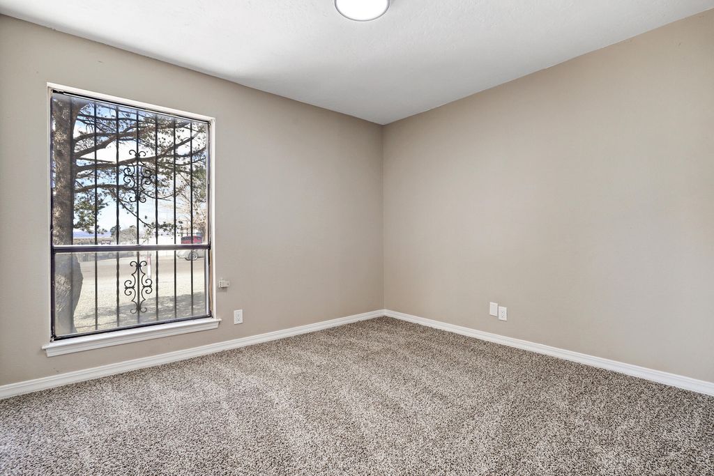 Image 4 of property listing at 3812 Lafayette Drive NE, Albuquerque, NM 87107