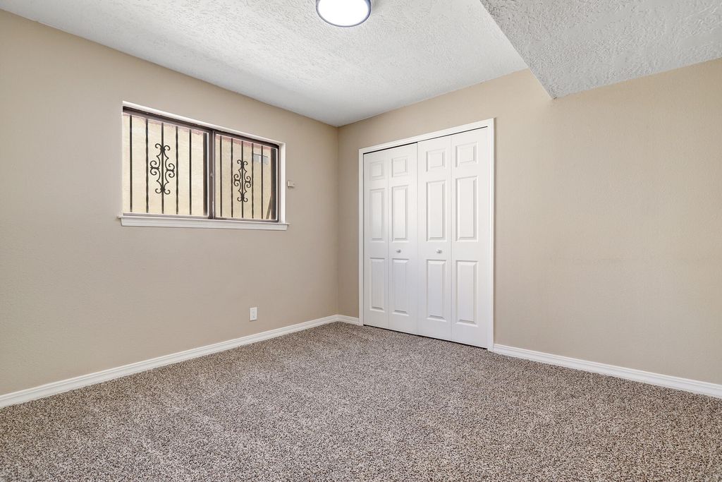 Image 8 of property listing at 3812 Lafayette Drive NE, Albuquerque, NM 87107