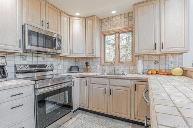 461 Route 199, Red Hook, NY 12571