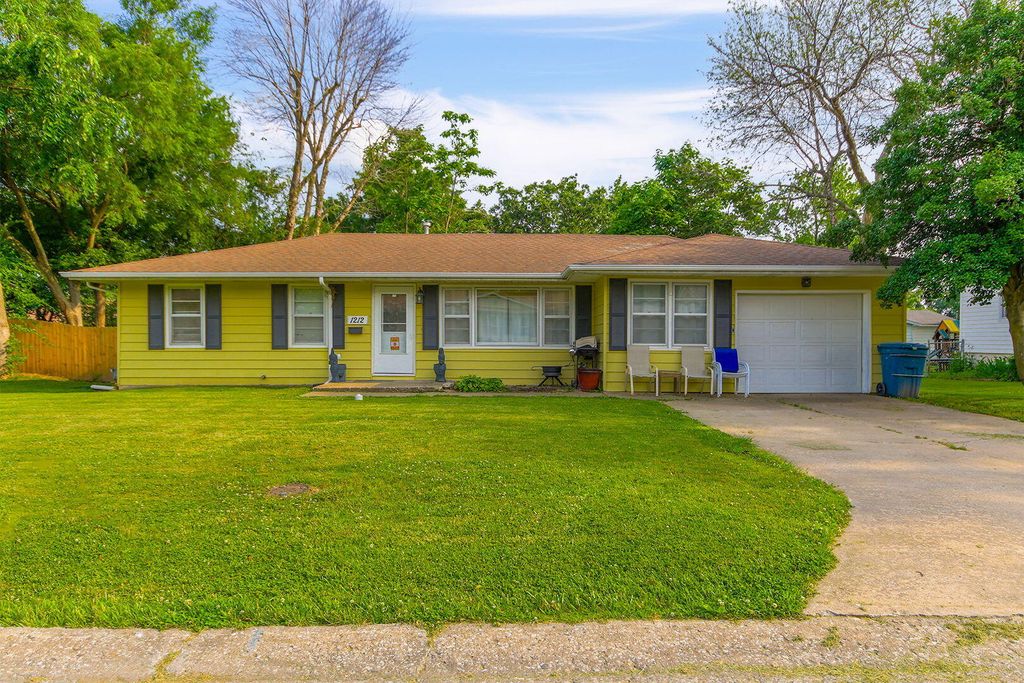 1212 ROSEBUD ST, Mexico, MO 65265