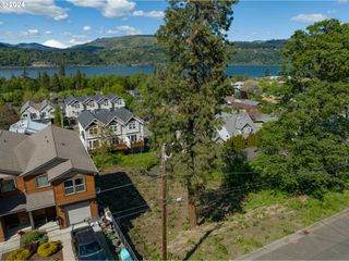 1534 Lincoln St, Hood River, OR 97031