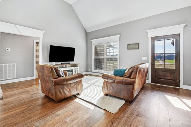 1974 Rolling Meadow Ln, Chapel Hill, TN 37034