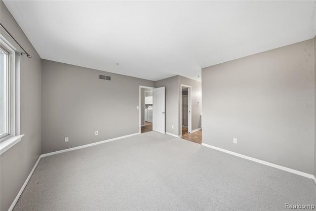 10177 Nancys Boulevard 86, Grosse Ile, MI 48138