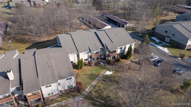 10177 Nancys Boulevard 86, Grosse Ile, MI 48138