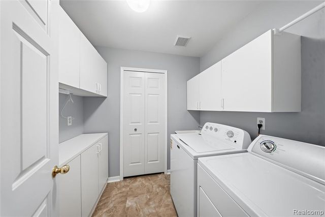 10177 Nancys Boulevard 86, Grosse Ile, MI 48138