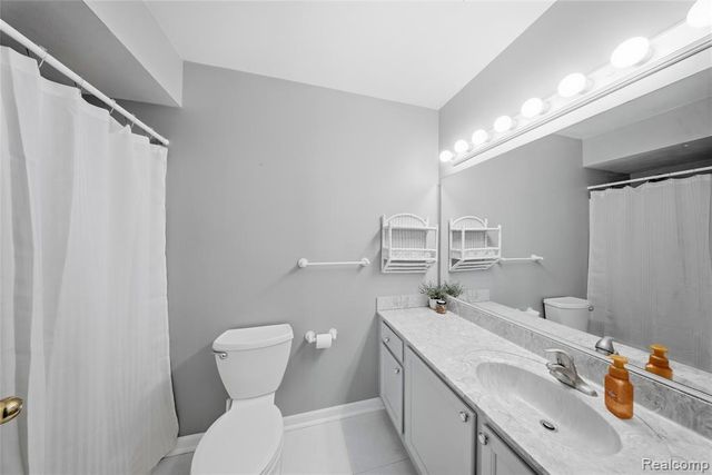 10177 Nancys Boulevard 86, Grosse Ile, MI 48138