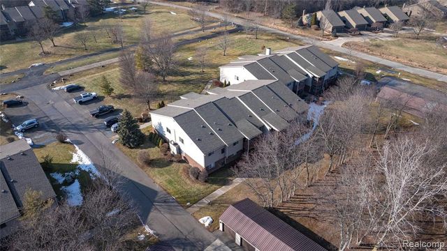 10177 Nancys Boulevard 86, Grosse Ile, MI 48138