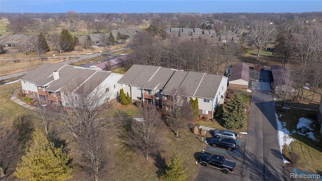 10177 Nancys Boulevard 86, Grosse Ile, MI 48138