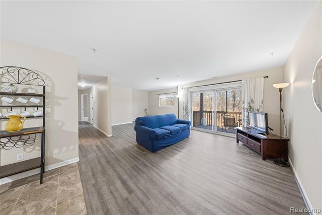 10177 Nancys Boulevard 86, Grosse Ile, MI 48138