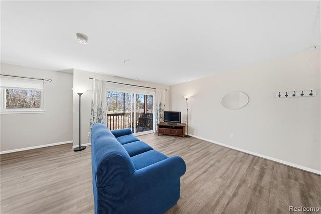 10177 Nancys Boulevard 86, Grosse Ile, MI 48138