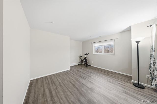 10177 Nancys Boulevard 86, Grosse Ile, MI 48138