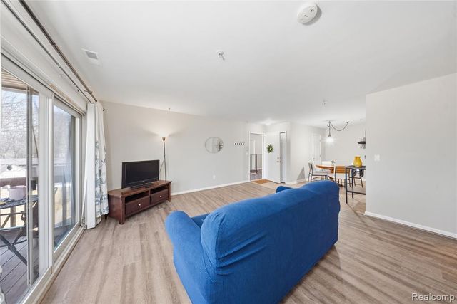 10177 Nancys Boulevard 86, Grosse Ile, MI 48138