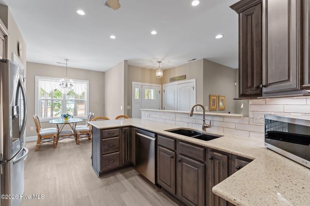 102 Roxburgh Court, West End, NC 27376