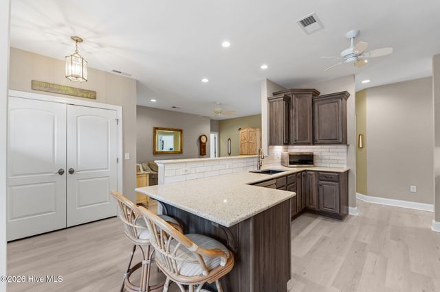 102 Roxburgh Court, West End, NC 27376