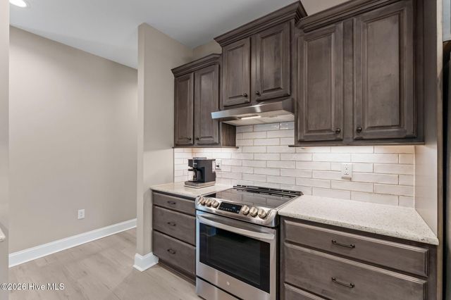 102 Roxburgh Court, West End, NC 27376