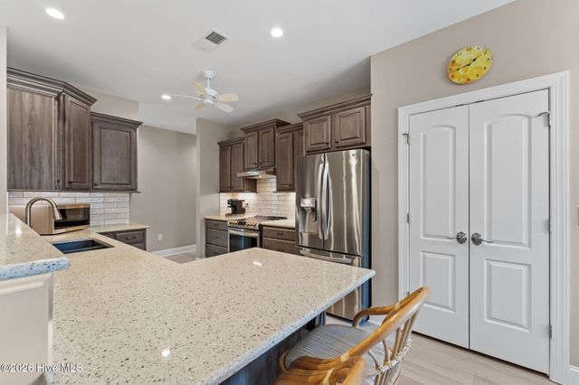 102 Roxburgh Court, West End, NC 27376