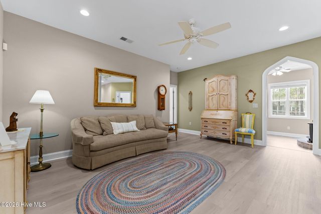 102 Roxburgh Court, West End, NC 27376