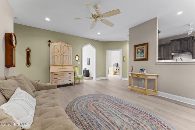 102 Roxburgh Court, West End, NC 27376