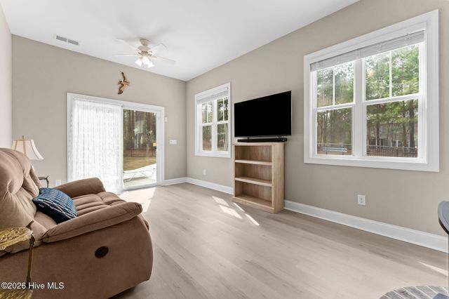 102 Roxburgh Court, West End, NC 27376