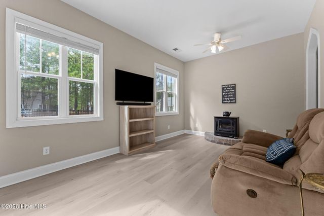 102 Roxburgh Court, West End, NC 27376